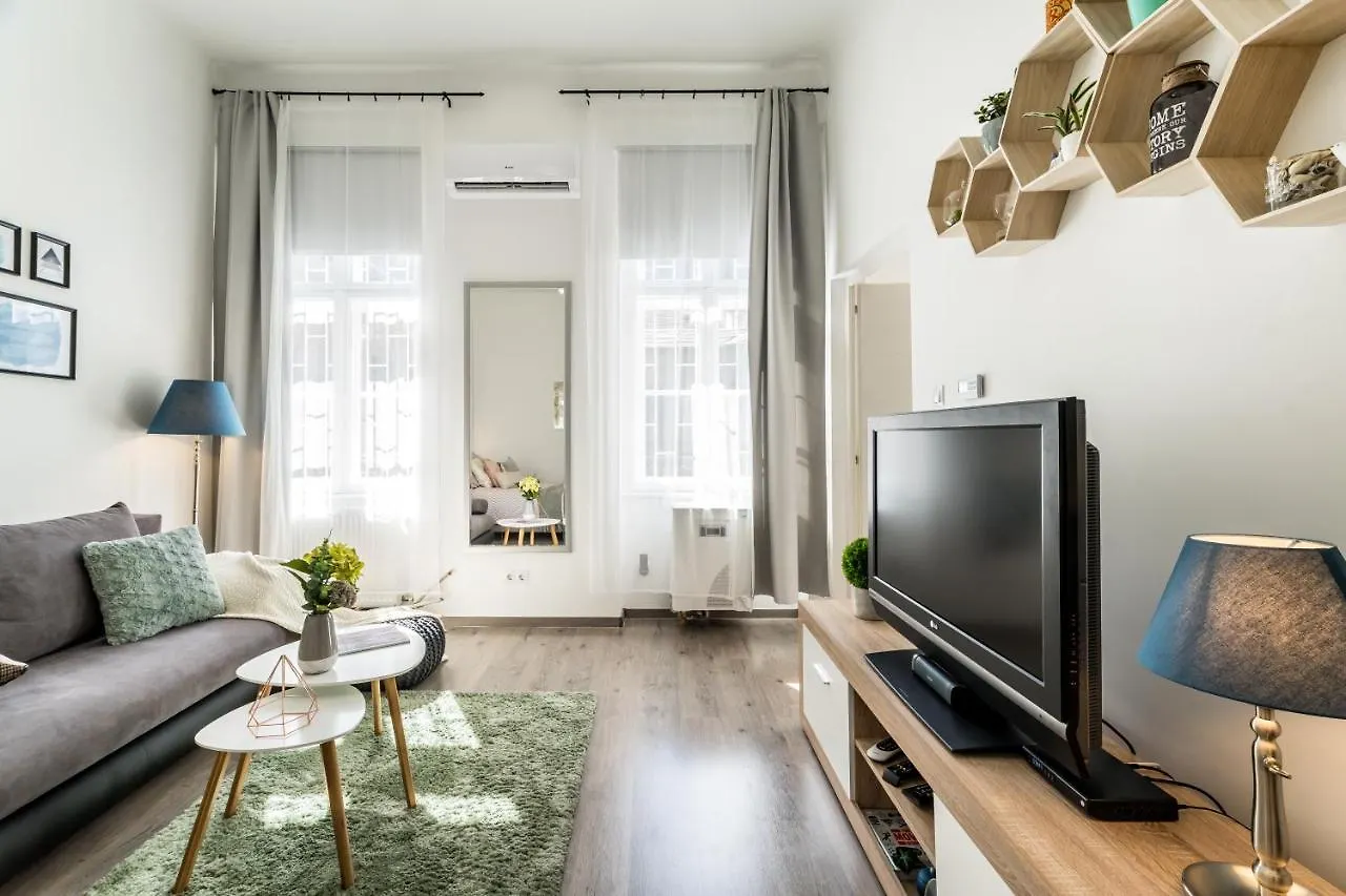 Sun-Splashed Retreat In The Heart Of A Vibrant Quarter Budapest Hungary