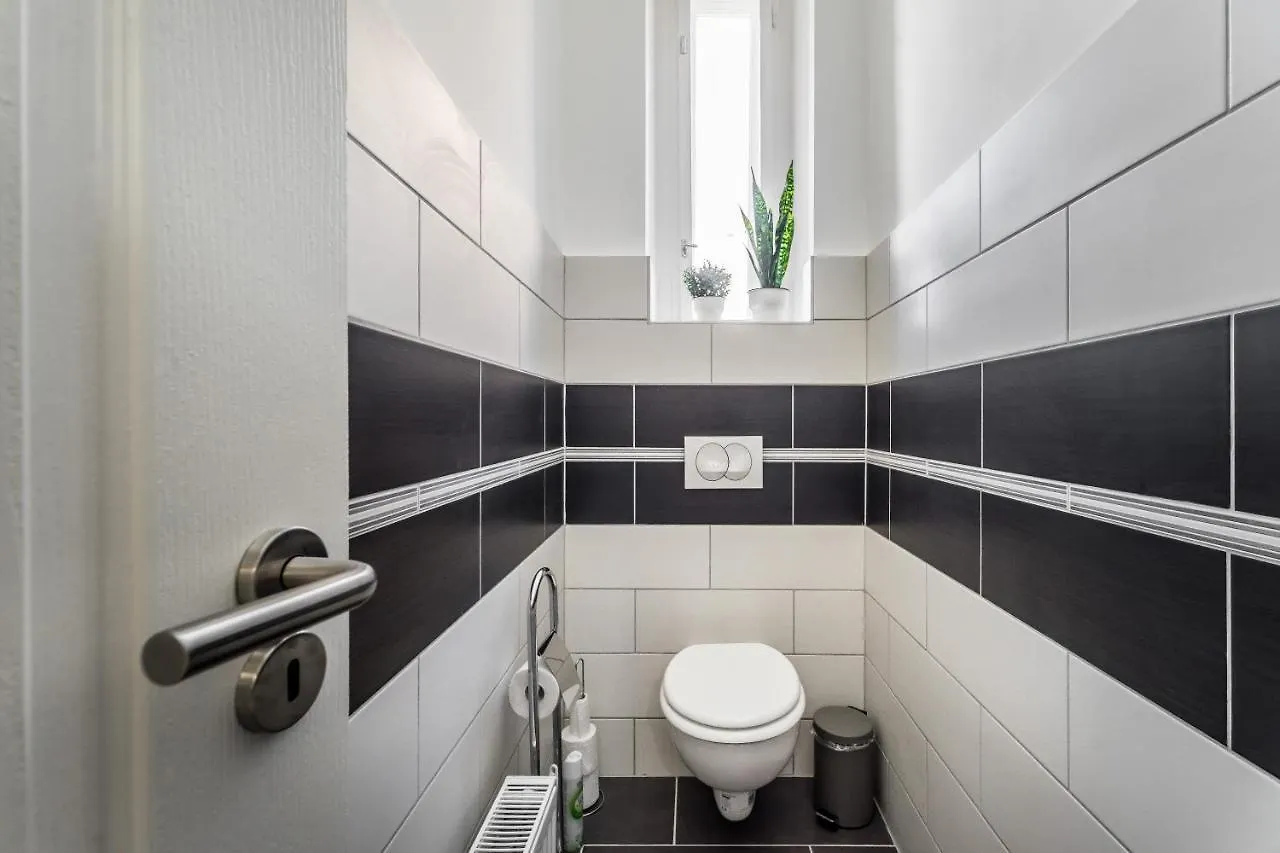 Sun-Splashed Retreat In The Heart Of A Vibrant Quarter Budapest 0*,